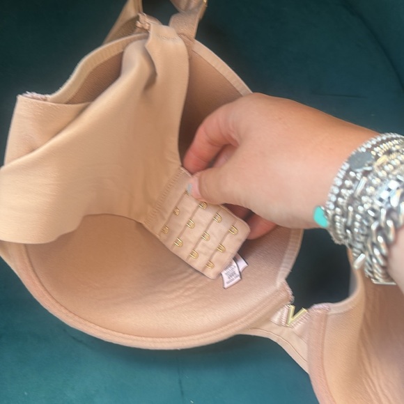 Victoria Secret LOVE CLOUD Smooth Lightly Lined Demi Bra 38DDD - Picture 9 of 11